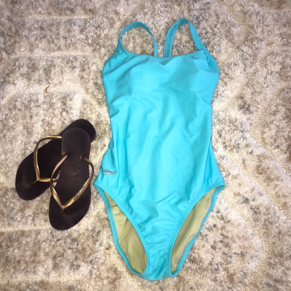 Speedo 🌸  Slimming full piece tank style Lt blue